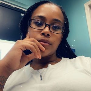 Meet your Posher, Iesha